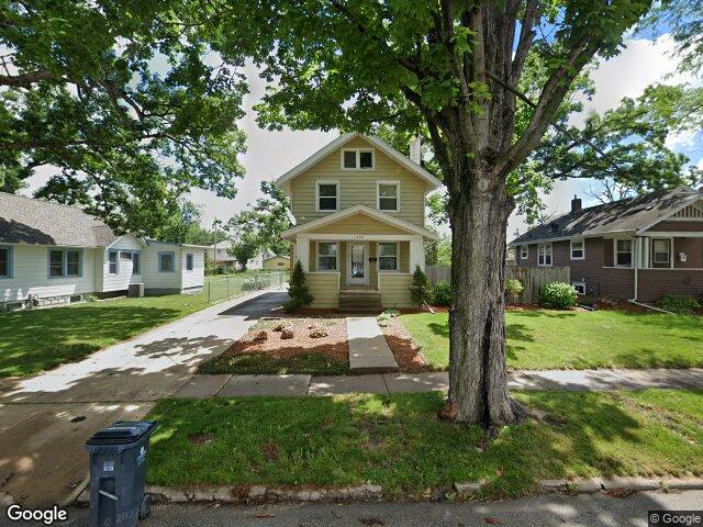 826 daniels st ne, cedar rapids,  IA 52402