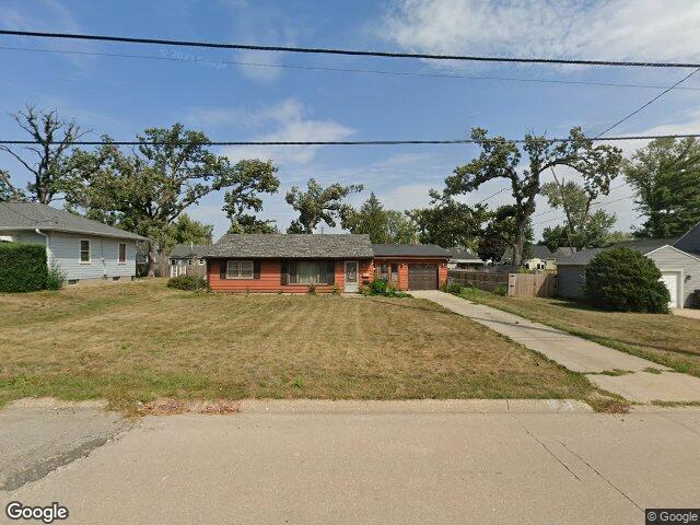 1268 center st ne, cedar rapids,  IA 52402