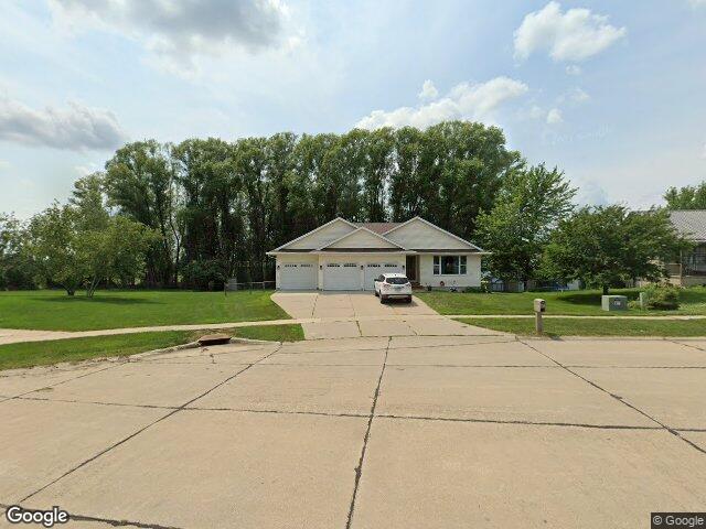 811 valley ct, center point,  IA 52213