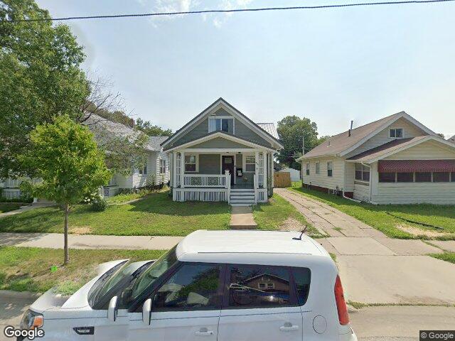 814 oakland rd ne, cedar rapids,  IA 52402