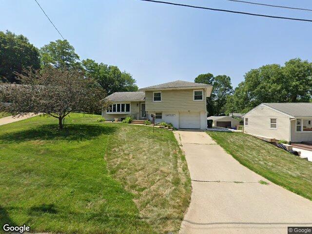 705 grantwood drive se, cedar rapids,  IA 52403