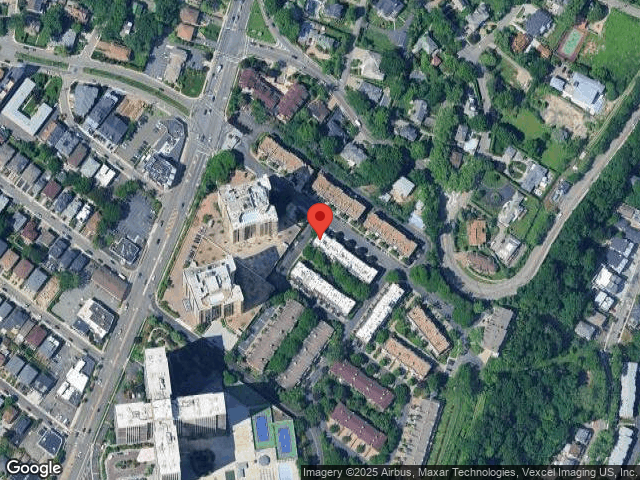 110 kensington dr, fort lee,  NJ 07024