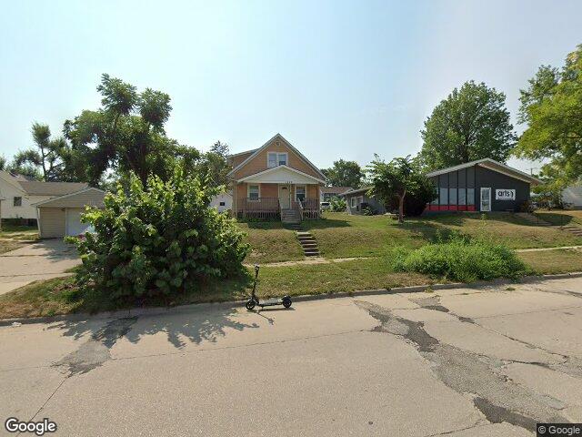 1857 e ave ne, cedar rapids,  IA 52402