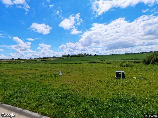 3209 village way, robins,  IA 52411