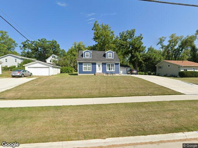 2210 o ave nw, cedar rapids,  IA 52405