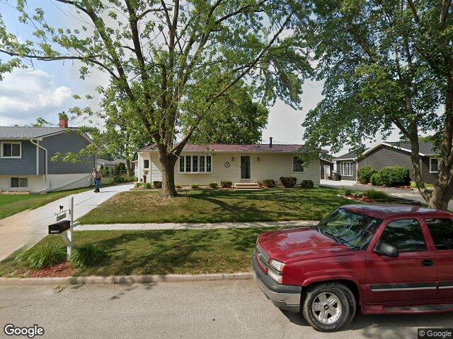 1032 emmons st, hiawatha,  IA 52233