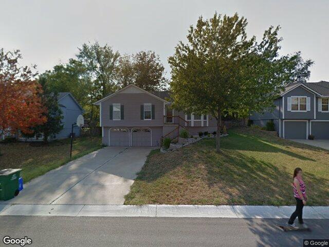 1712 ne whitestone dr, lees summit,  MO 64086