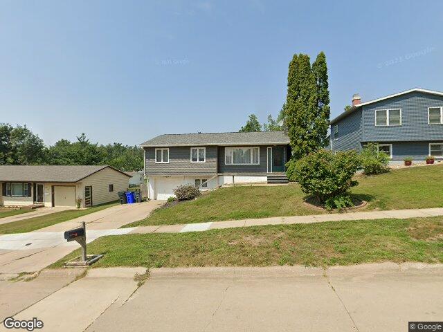 1642 hillside dr nw, cedar rapids,  IA 52405