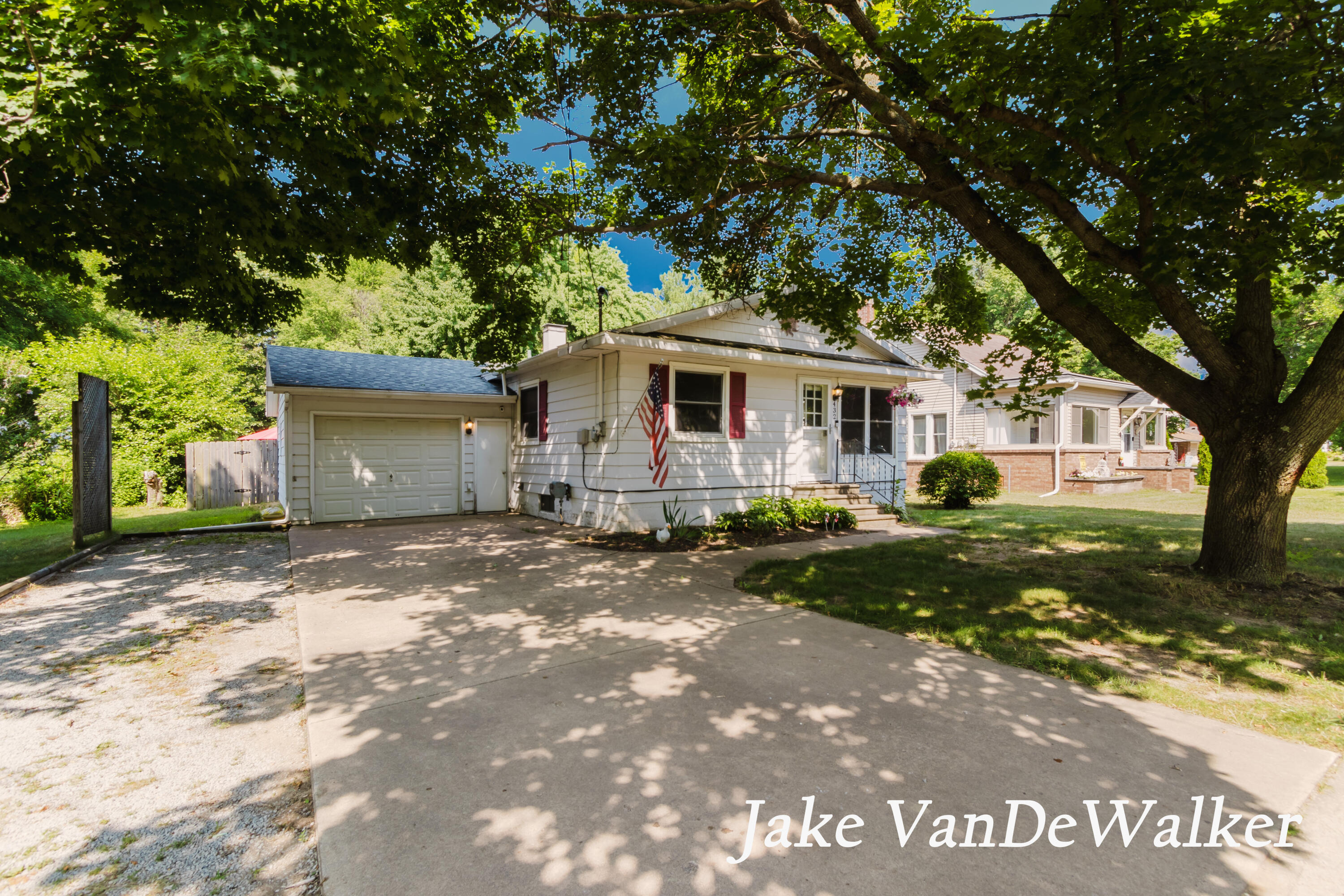 432 s main st, lawton,  MI 49065