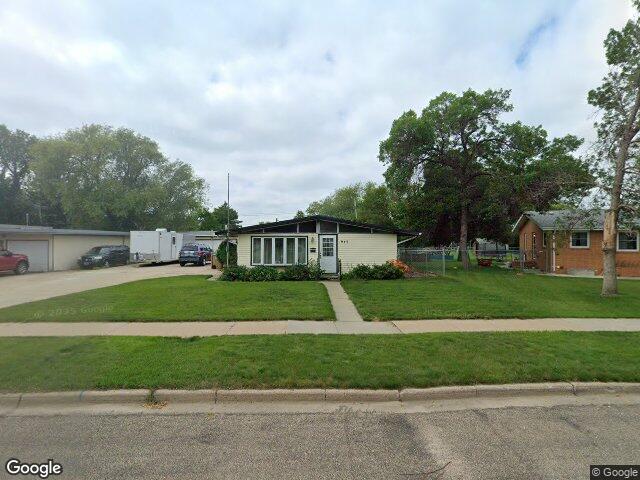 1949 anderson dr, minot,  ND 58703