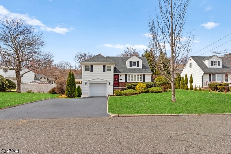 127 village cir e, paramus,  NJ 07652