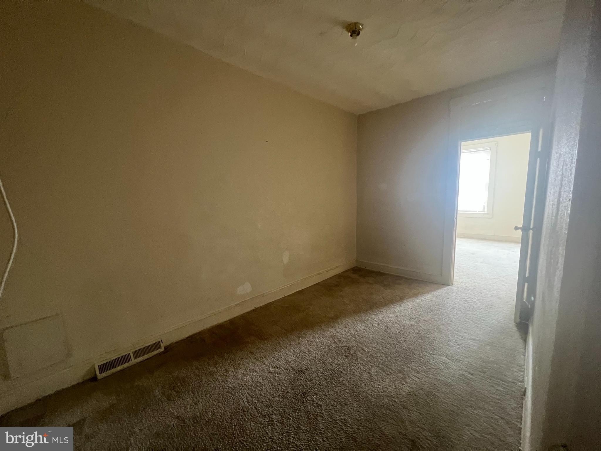 1652 darley ave, baltimore,  MD 21213