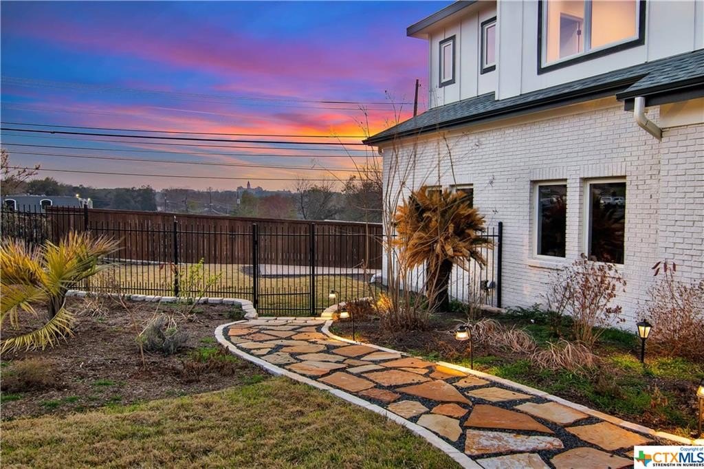 2110 travis heights blvd, austin,  TX 78704