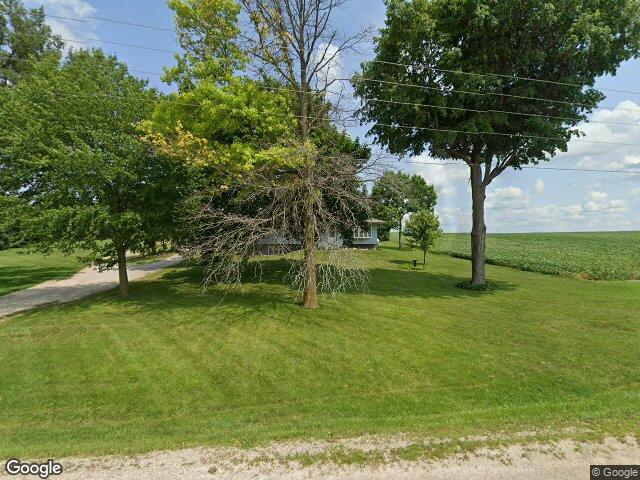 4565 alice rd, center point,  IA 52213