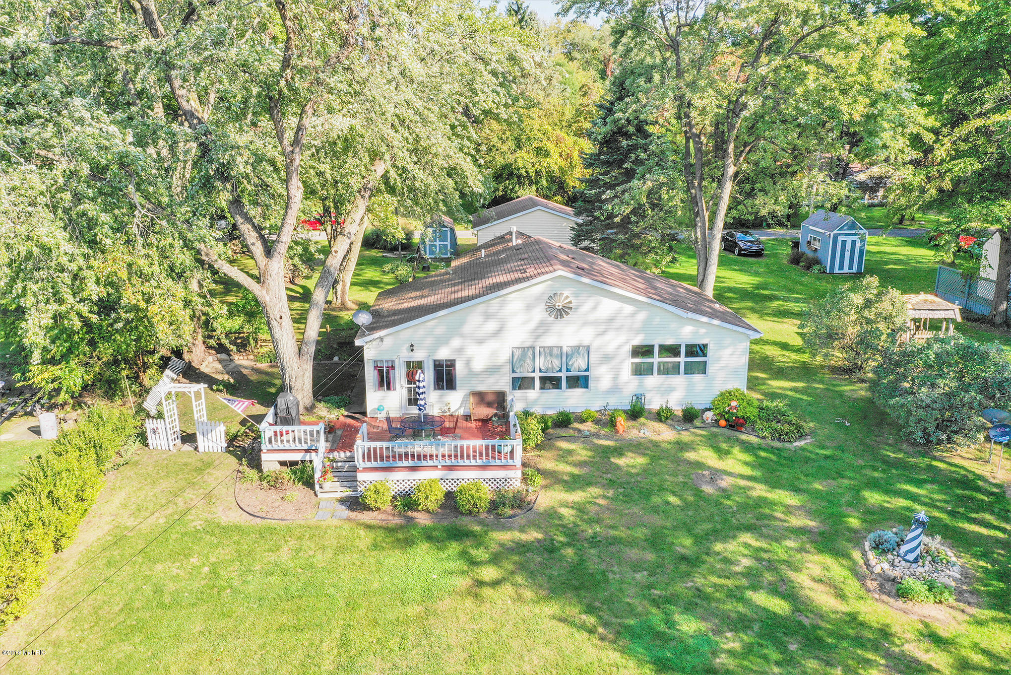 66758 lakeshore dr, dowagiac,  MI 49047