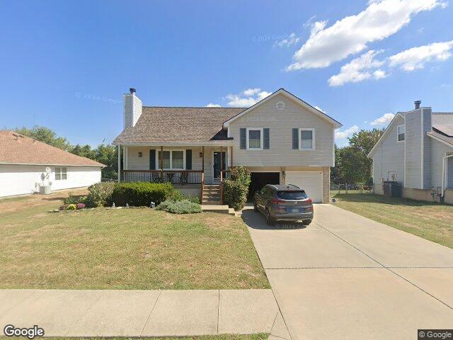 207 pebblebrook ln, grain valley,  MO 64029