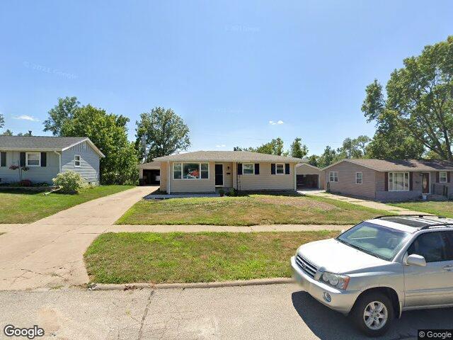 825 westview dr, marion,  IA 52302