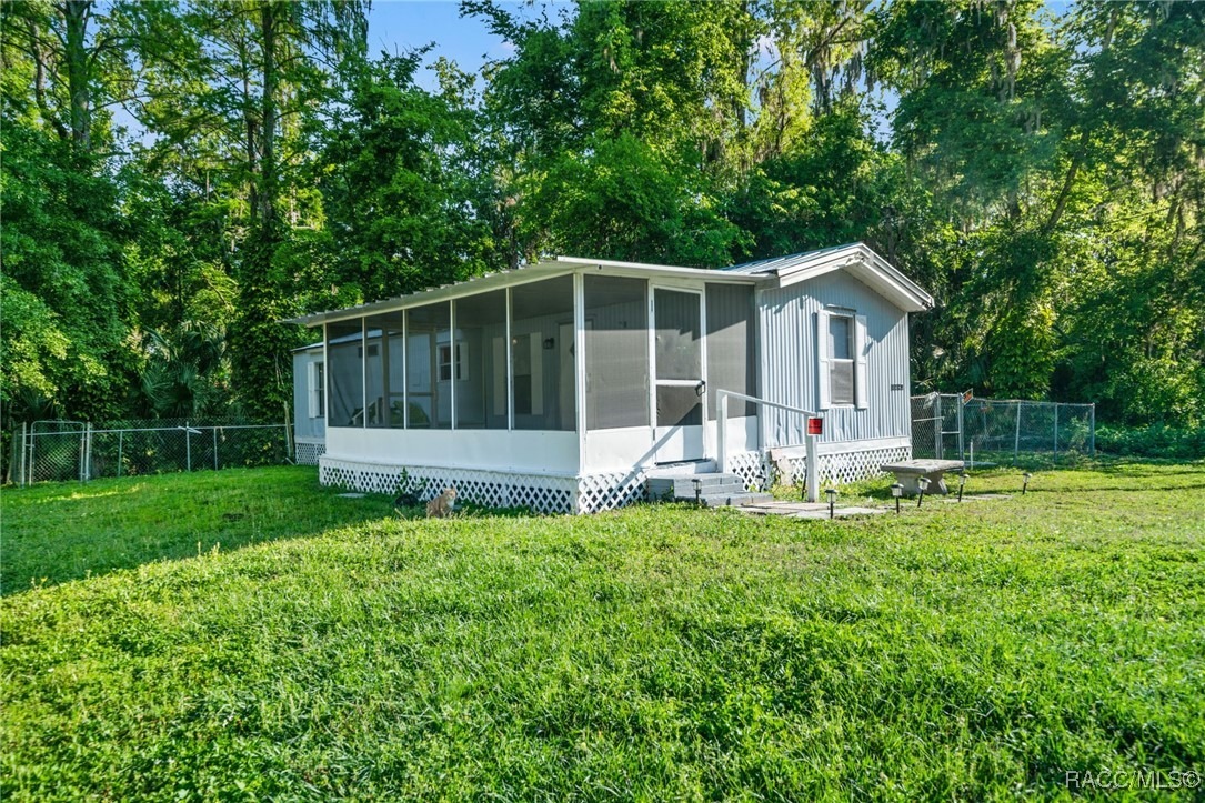 1940 cr 428, lake panasoffkee,  FL 33538