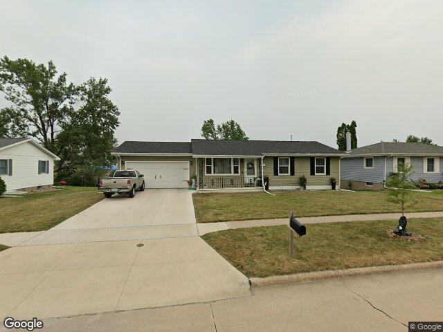 2710 hickory dr sw, cedar rapids,  IA 52404