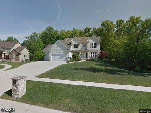 450 hickory ct, robins,  IA 52328