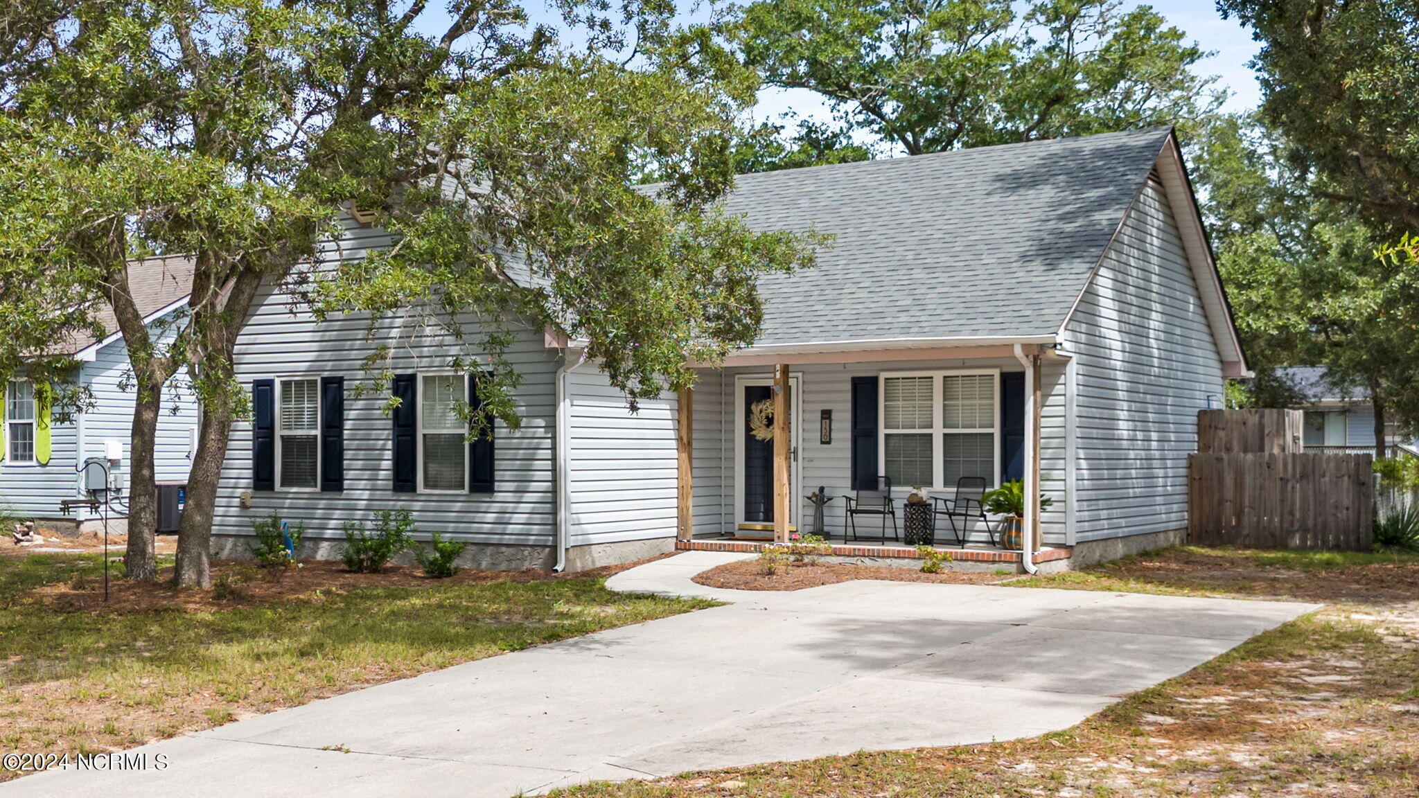 130 ne 19th st, oak island,  NC 28465