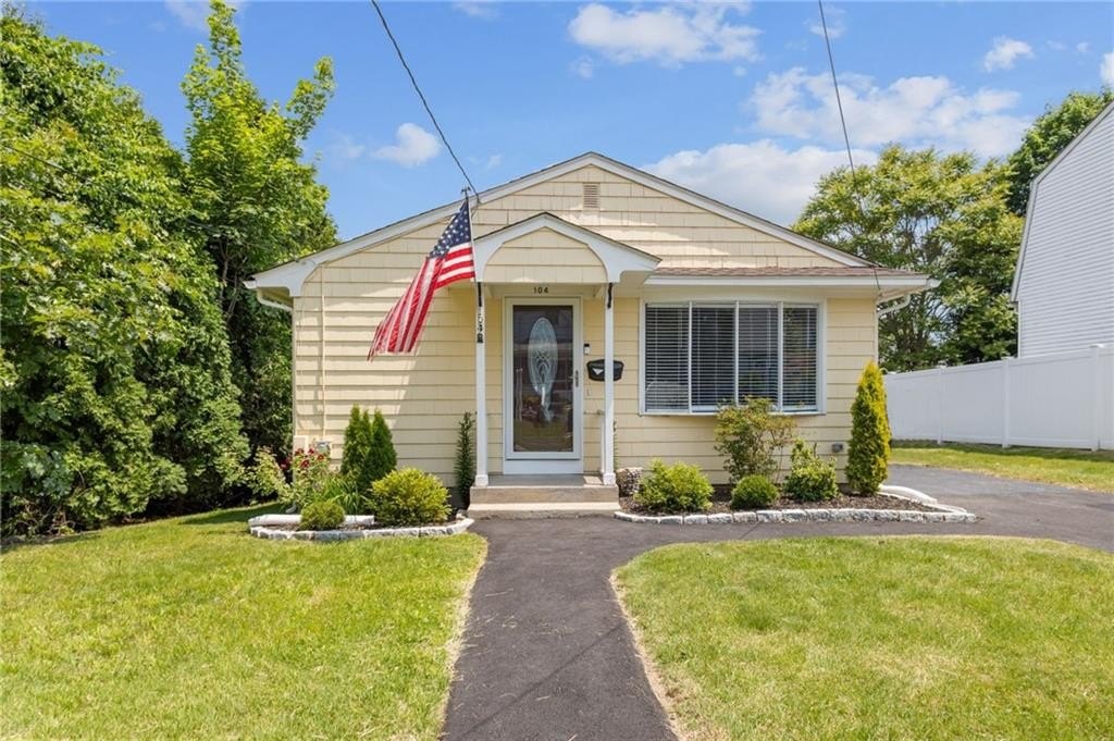104 harrington ave, warwick,  RI 02888