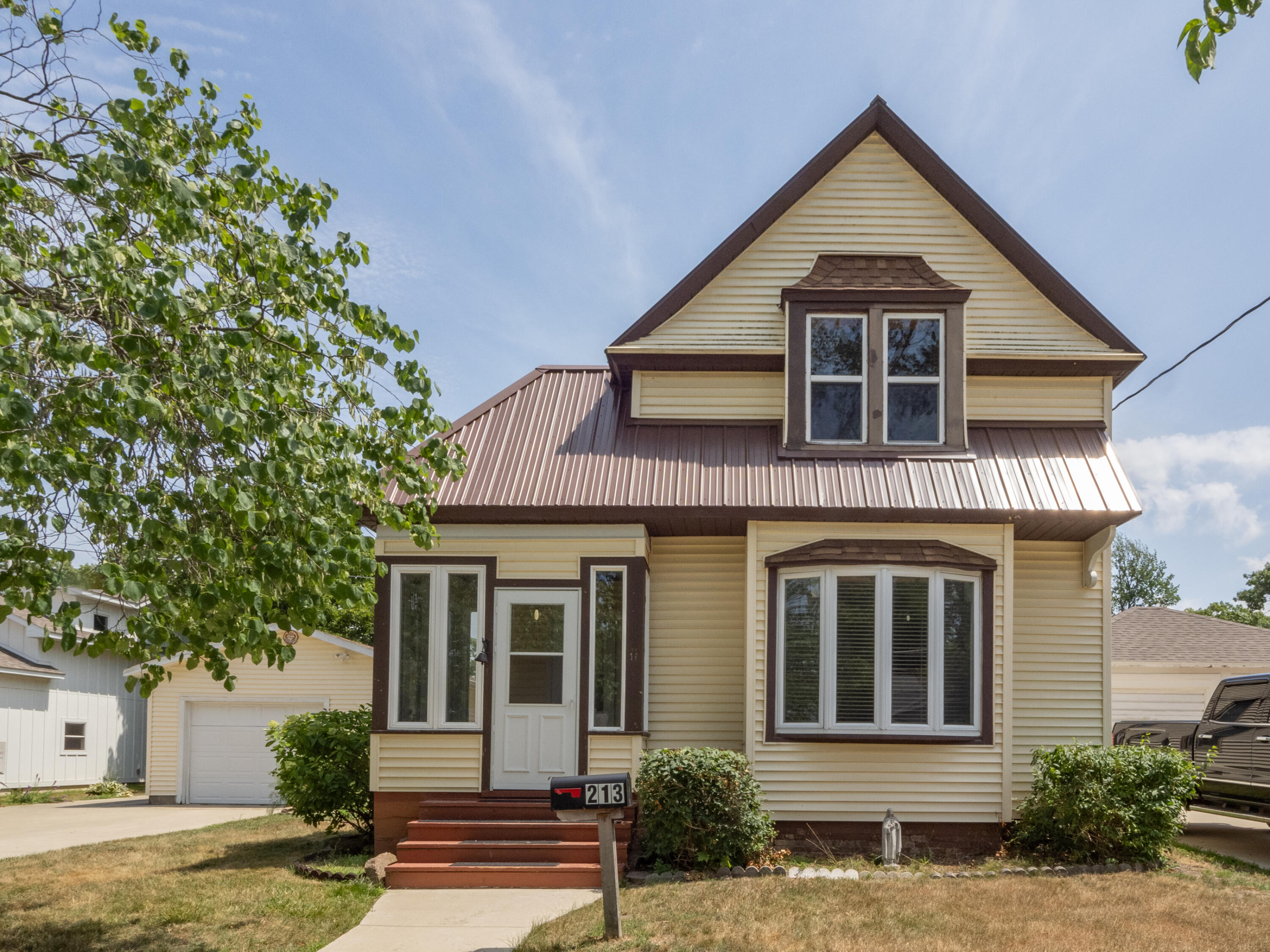 213 prospect st, south haven,  MI 49090