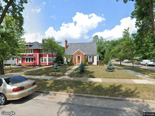 2432 4th ave se, cedar rapids,  IA 52403