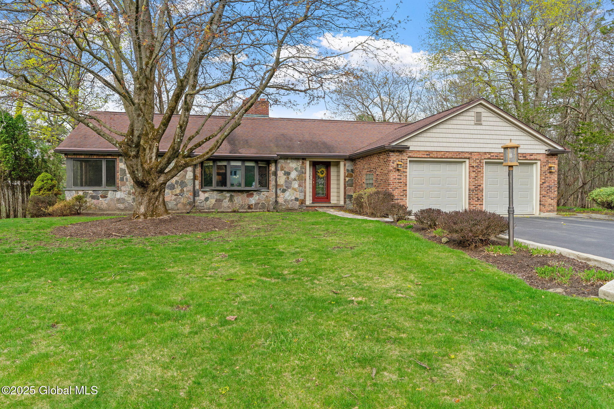 411 oakridge dr, schenectady,  NY 12306