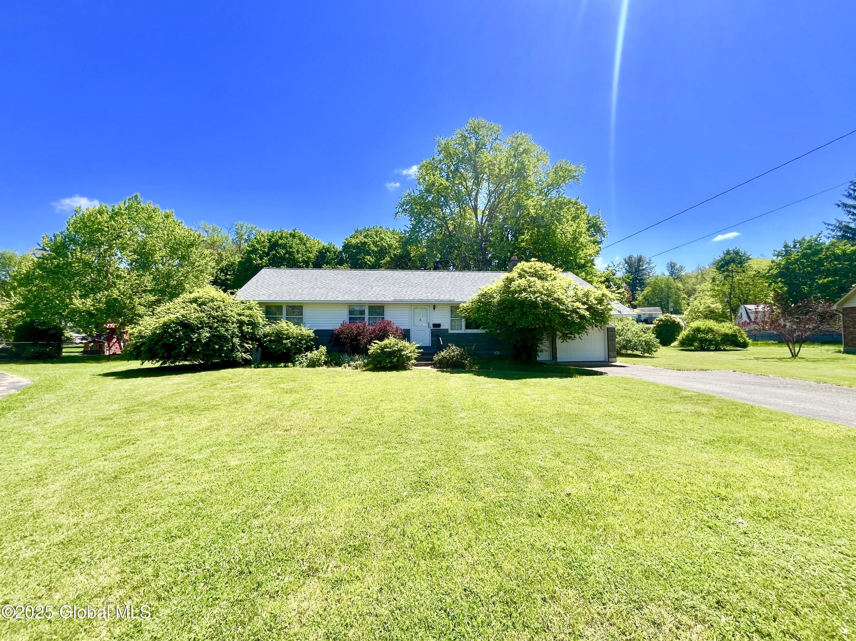 19 lillian dr, schenectady,  NY 12302