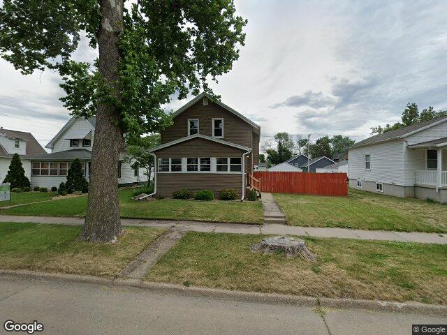 1213 11th st nw, cedar rapids,  IA 52405