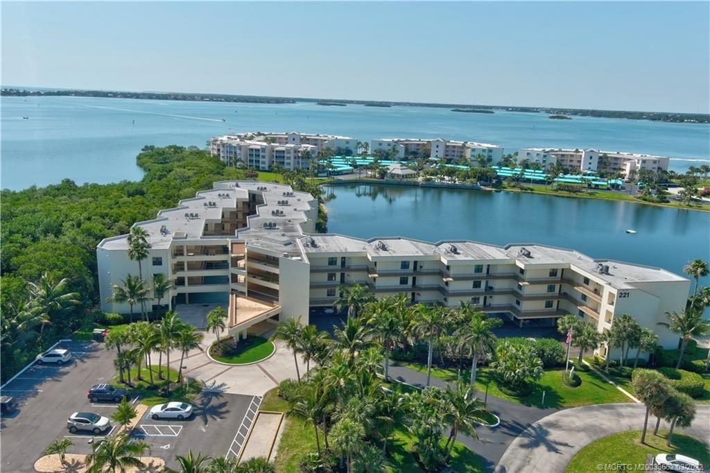 221 ne plantation rd
                                ,Unit 316, stuart,  FL 34996