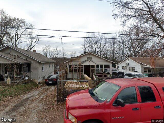542 s cedar ave, independence,  MO 64053