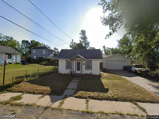 3015 2nd ave se, cedar rapids,  IA 52403