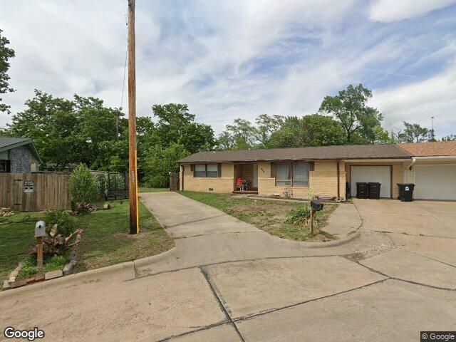 713 carriage ct, salina,  KS 67401