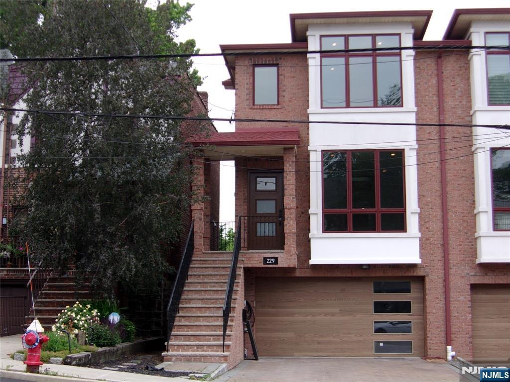 229 mcelroy ave, fort lee,  NJ 07024