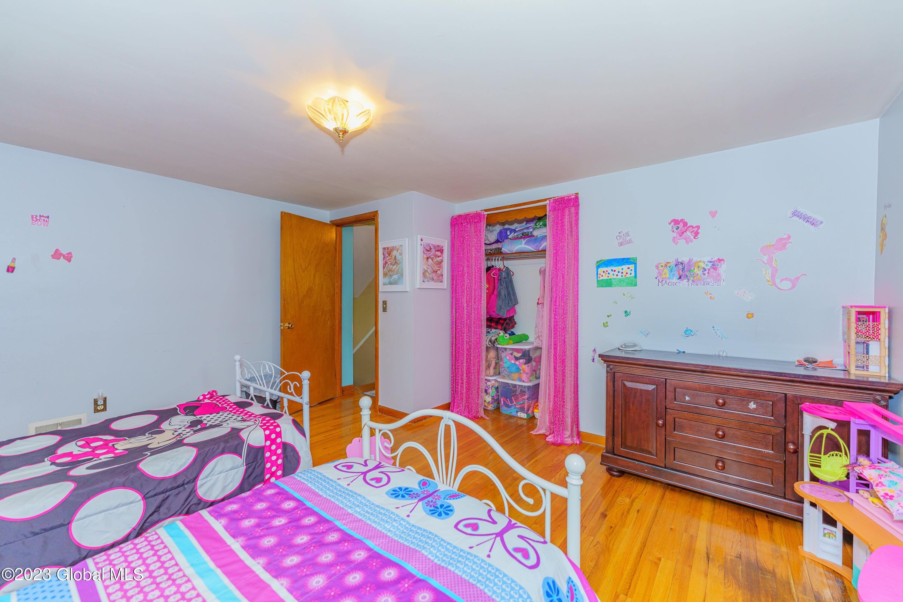 136 e palmer ave, schenectady,  NY 12303