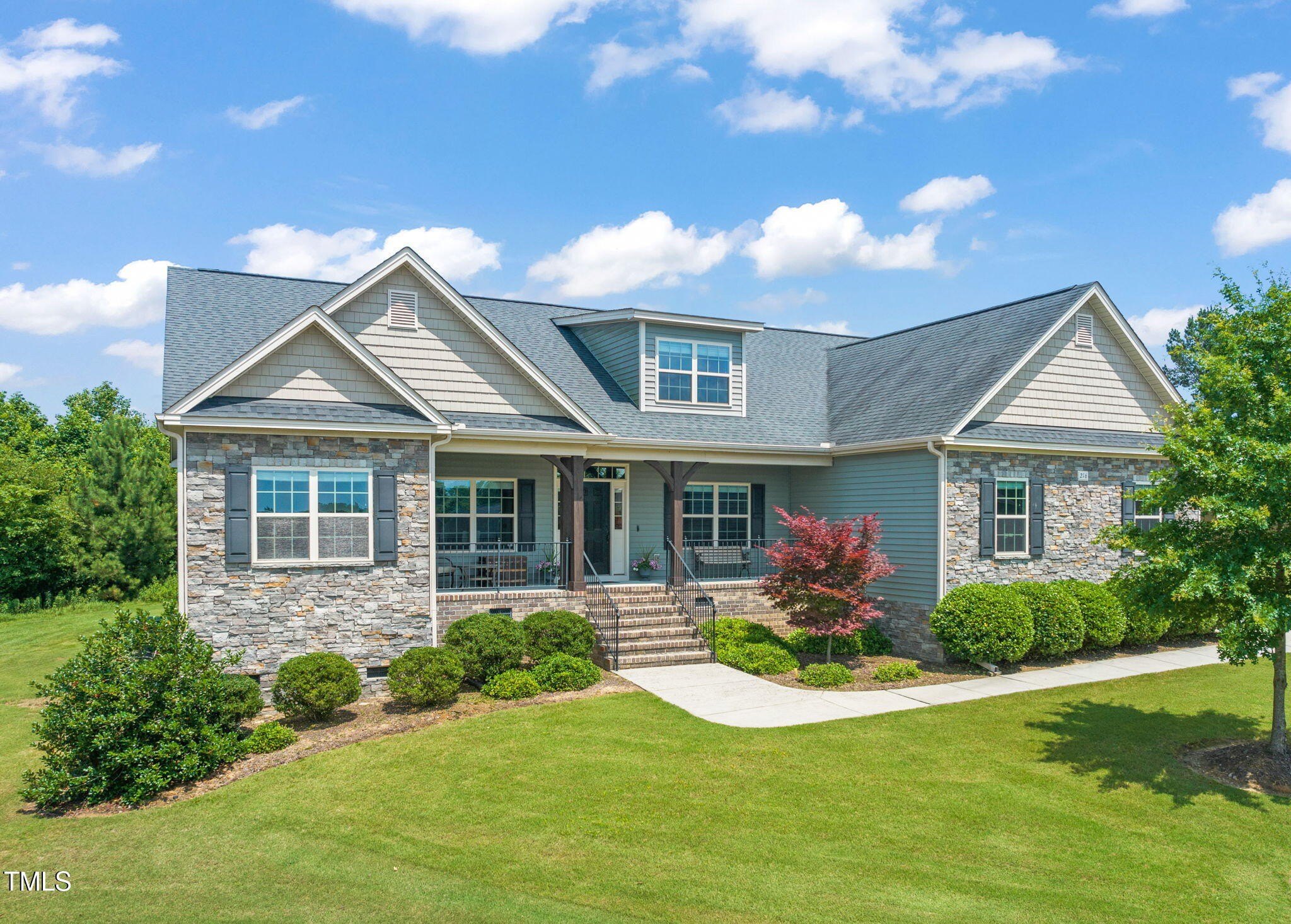 216 tarkenton ct, clayton,  NC 27527