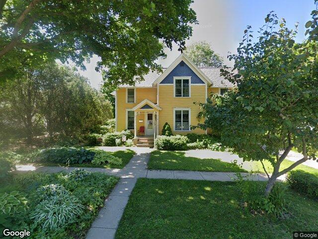 313 3rd ave nw, mount vernon,  IA 52314