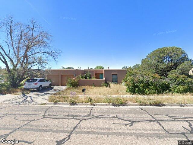 2254 calle cacique, santa fe,  NM 87505
