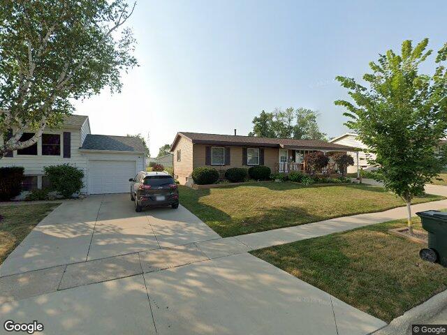5817 eastview avenue sw, cedar rapids,  IA 52403