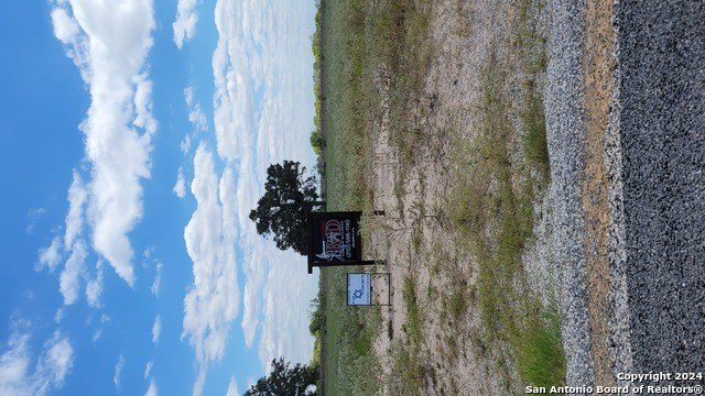 130 firewheel loop, floresville,  TX 78114