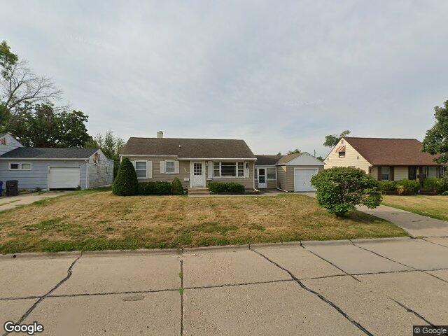 617 37th st ne, cedar rapids,  IA 52402