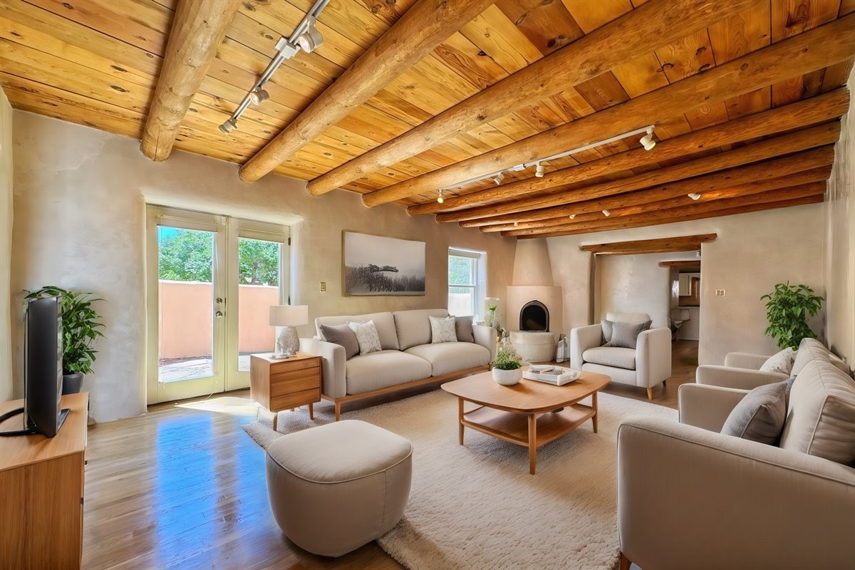 951 camino santander, santa fe,  NM 87505