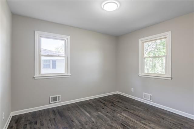 7414 nw park forest ln, kansas city,  MO 64152