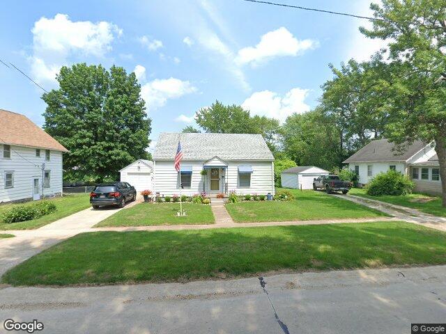 214 main st, center point,  IA 52213