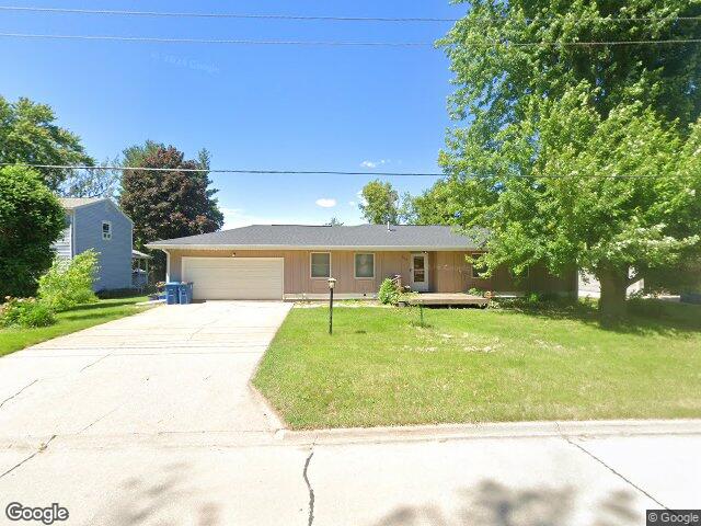 705 8th st nw, mount vernon,  IA 52314