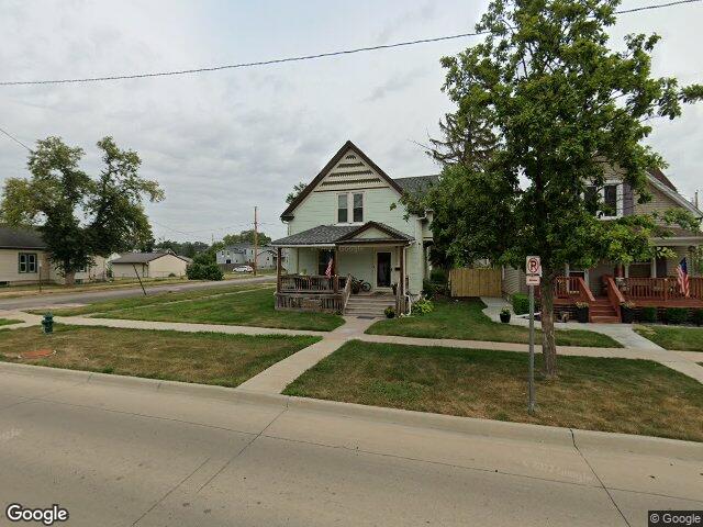 916 b ave nw, cedar rapids,  IA 52405
