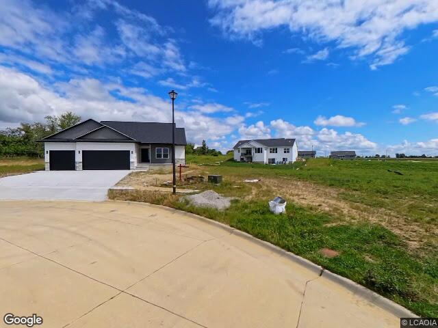 3340 village way, robins,  IA 52328