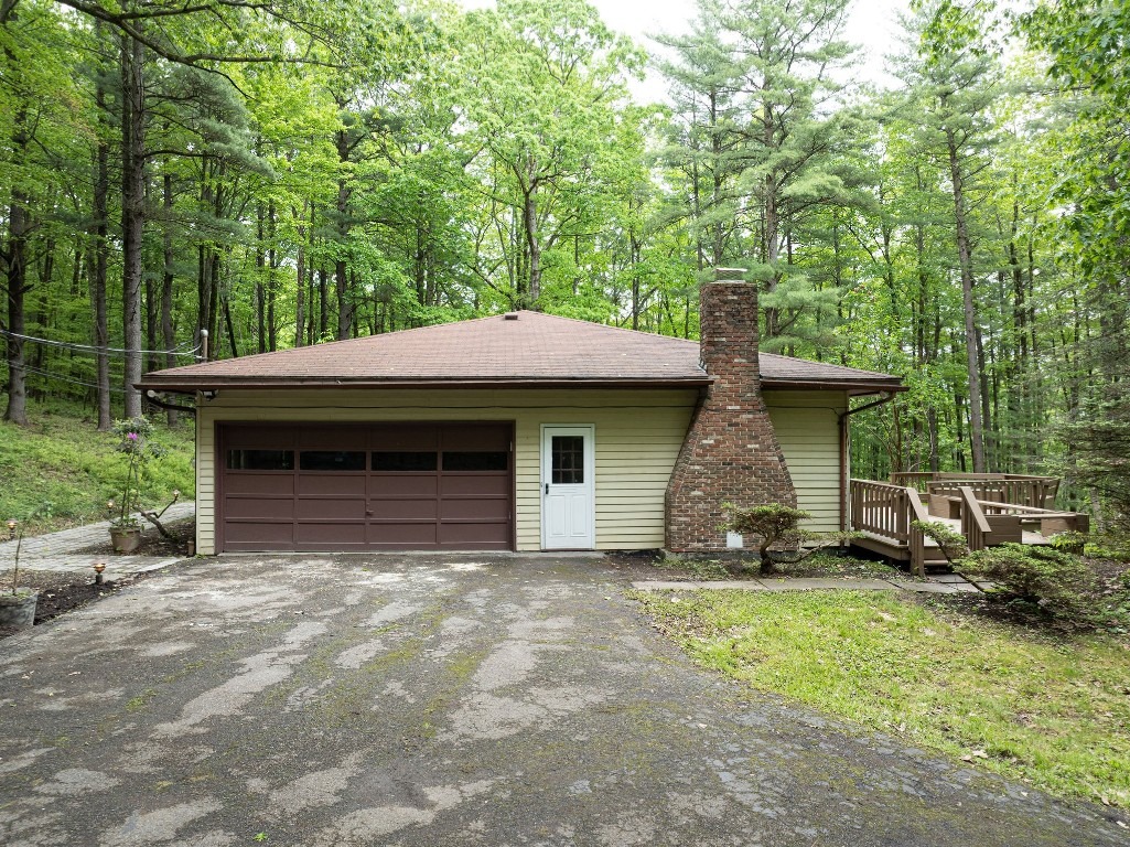 75 noyes rd, vestal,  NY 13850